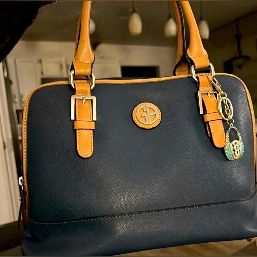 GIANI BERNINI Navy and Tan Handbag, EUC